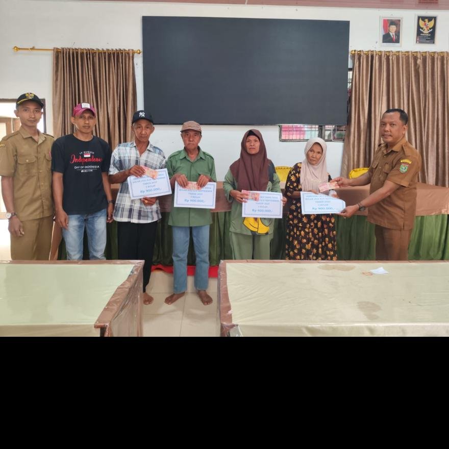 Bantuan Langsung Tunai (BLT) Disalurkan di Desa Sumber Harapan